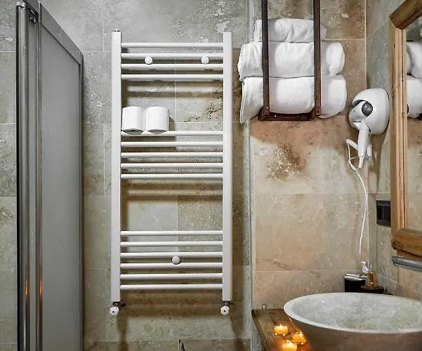 Serene Premium Stone House فندق 2*